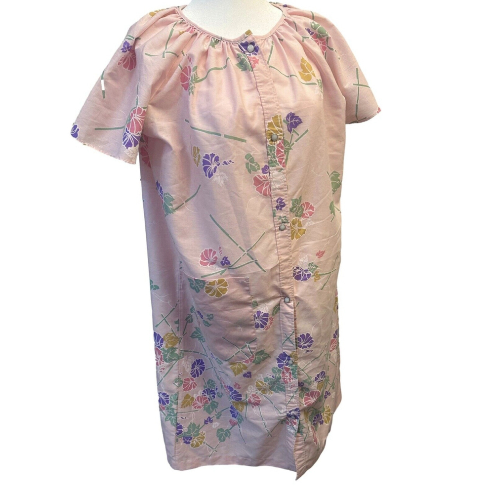 Vntg USA Housecoat Gown Floral Pearl Snap Grandma Cottage Pink Granny Mumu Retro